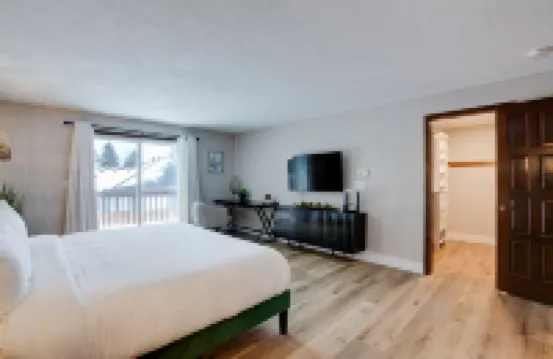 Evergreen Retreat - Large 6 Bedroom Home
