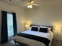 Houndstooth Heaven - half mile from Bryant Denny Stadium Отели в г. Таскалуса