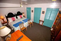 Green Plains Cabin Hotels in Clark County