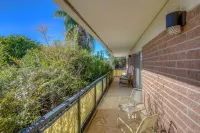 Charming, quiet, central condo, sleeps up to 6