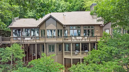 Big Canoe Mountain Home with Spectacular Mountain Views - Game room!