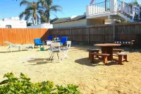 5 Minute Walk to Beach! 3 Br 2 Bath Gorgeous Private Classic California Bungalow