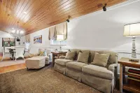 3Br/2BA Bottlebrush on Bowen - Perfect Location Ocean Springs. Walk to Downtown! - 5 ดาว