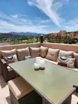 Ático Esquinero con Vistas al Valle del Este Golf con Piscina Comunitaria!