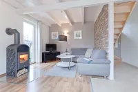 Modern Vacation Home with Garden & Terrace, 500m to the Beach, Free Wlan
