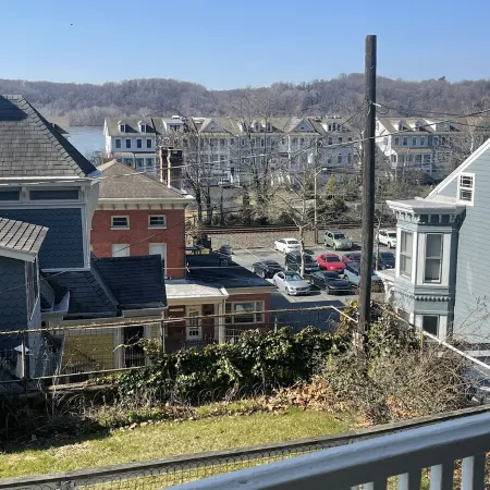 Quarry Landing - Center of Town & River View - 3 Bedroom