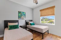 Modern Delray Home, Heated Saltwater Private Pool, 4 beds, 3 bedrooms Hotels near Delray Beach Tri Rail Station