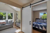 Cozy Lilly Cottage in Salem