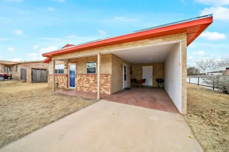 Let D's Cozy Cottage Provide a Comfortable Stay!