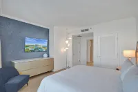 Ocean view corner suite. 2 Balconies, full kitchen, washer/dryer. No resort fee!