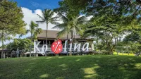 Aloha! Come enjoy paradise in our tranquil & relaxing beach villa.