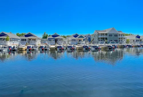 Kayak Shack: Waterfront, 2nd Floor, Boat Dock, in the Heart of Downtown