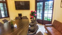 Narita Classic Hotel فنادق في سيبوندوه