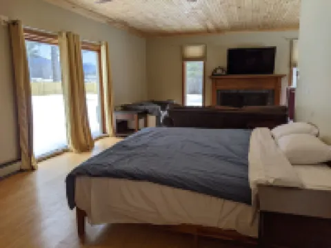 Ski + hike White Mt, walk to Brewery and downtown. Close to Loon and Ice Castle.