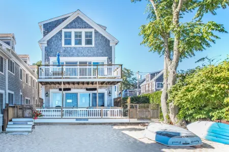 Modern Beachfront Escape Steps from Ferry Private Deck Waterfront