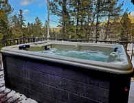 HOT TUB ~ Corner-Lot ~ Lux. Mnt. Lvng.~ No Pet Fee ~ Starlink  ~  Family Fun! Hotels in Teller County