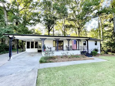 1950's 3BR Downtown Cary Ranch! 10 Min Walk to Downtown Cary Park!