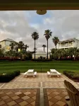 JUST  STEPS ACROSS TO 12,000 sq ft POOL. 1 BLOCK TO SHOPS, LIVE MUSIC,FREE BIKES