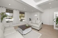 2BR Home in Menlo Park Near Stanford University! Hotels in Menlo Park