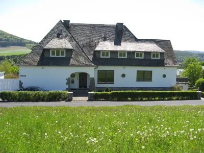 in a beautiful country house, luxury refurbishment, right on the forest + near the golf course Kyrill-Pfad-Schanze附近的飯店