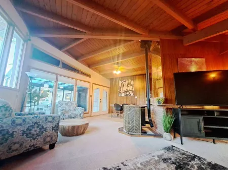 Sunny Arcadian Court Отели в г. Макферсон