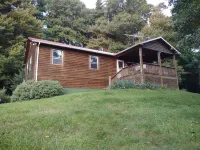 Remote cabin with gorgeous view and sunsets, pets free, fast Wi-Fi!