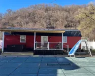 River Road Retreat.  Cabin minutes away from trails w/ hottub & seasonal pool!