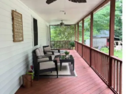 Cozy, Clean, and Comfortable 3 Bedroom/ 2.5 Bath Home in Sneads Ferry, Hotels in Stump Sound