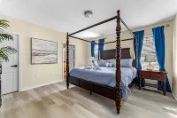 5 BR with pool! By shopping, restaurants, Disneyworld, & Universal Studios!