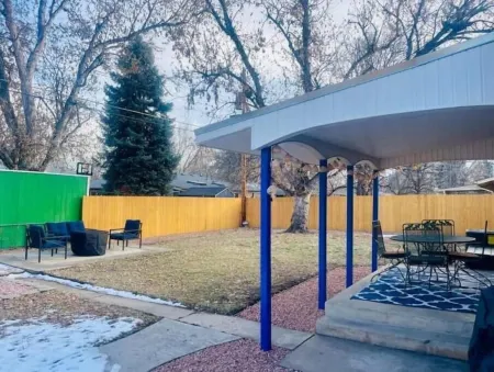 Charming Pet and family-friendly centrally located home in Arvada. Отели рядом с достопримечательностью «Парк Хоскинсон»