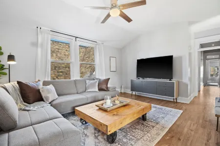 Stunning Upscale Retreat - Steps from Everything Отели рядом с достопримечательностью «UWM English as a Second Language Program»