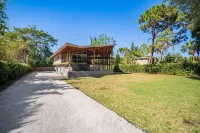 Perfect for multi-generational living, pool home, pet-friendly, 10 mins to DTSP