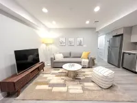 Newly renovated condo, minutes to NYC!