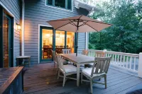 Modern Lodge close to Asheville NC with mountain views, hot tub & fire pit.