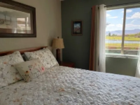 SPECTACULAR SUNSET VIEWS- FABULOUS POOL AND SPA HOME! Hotels in Mohave Valley