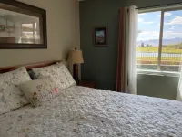 SPECTACULAR SUNSET VIEWS- FABULOUS POOL AND SPA HOME!