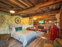 Hobbit Inspired Luxury Cabin Hot Tub Firepit Luxury Pet Friendly Sauna Hammock Hotels in Swan Township