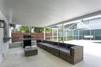 NEWLY LARGE HEATED POOL Modern home  Ace Location Tampa Oasis - SEE 3D Tour