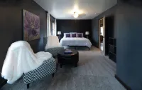 Between Sundown & Chestnut Ski Resorts & 30 min from the Field of Dreams. Hotels near Blain's Farm & Fleet - Dubuque, Iowa
