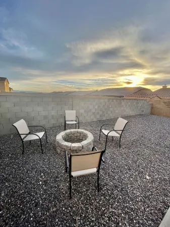 Beautiful New 4 Bedroom, 2 Bath River Getaway Home, close to Casinos