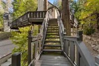 "4 Sons"-Family Friendly Escape Steps to the Lake