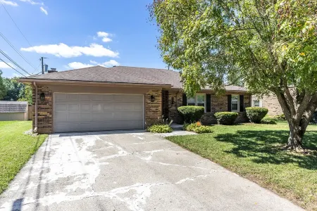 ⭐️Stylish & Cozy Ranch⭐️ Patio, Fenced Back Yard, Fire 🔥Pit-all the essentials!