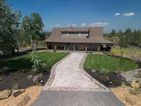 Mountain View Retreat on 10 Private Acres, Minutes from all things Bend!