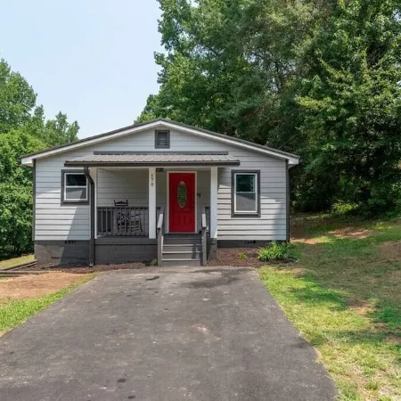 High End Pond Chalet in Country & But Near Shops