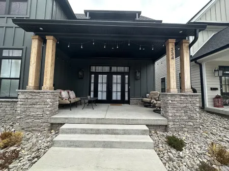 Modern New 3bd/3.5ba Close To Everything!