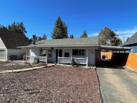 New Cozy Home w/ Mountain View