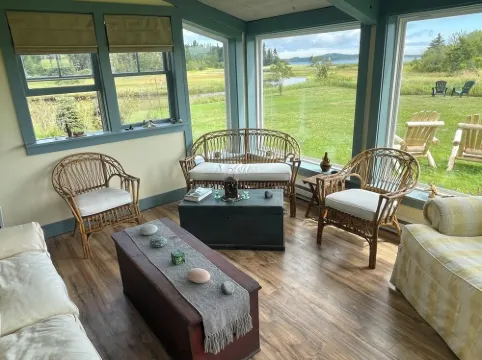 Charming Newly-Renovated Waterfront Cottage in Lubec