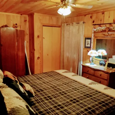 Stunning  Cabin. On a Mountain Ridge! Perfect vacation getaway for all ages!