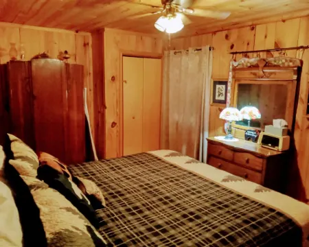 Stunning  Cabin. On a Mountain Ridge! Perfect vacation getaway for all ages! Hotels in Izard County