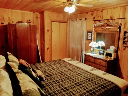 Stunning  Cabin. On a Mountain Ridge! Perfect vacation getaway for all ages!